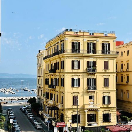 Family Relax Caracciolo Bed & Breakfast Наполи Екстериор снимка