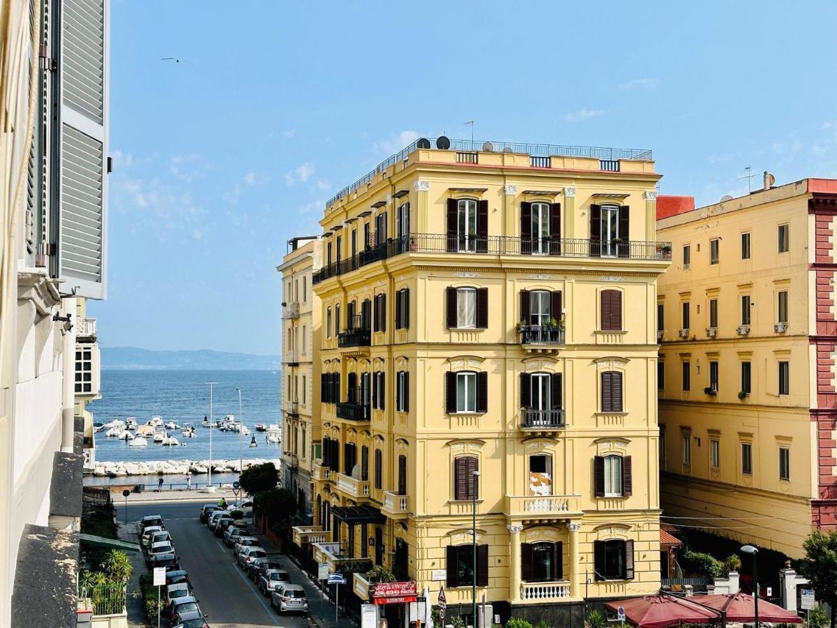 Family Relax Caracciolo Bed & Breakfast Наполи Екстериор снимка