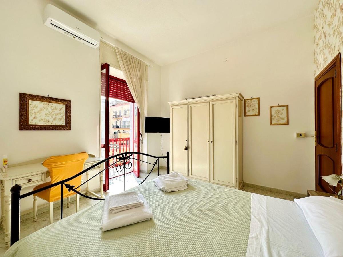Family Relax Caracciolo Bed & Breakfast Наполи Екстериор снимка